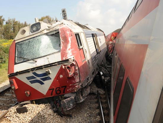 תאונה בין שתי רכבות ליד נתניה / צילום : אבשלום ששוני
